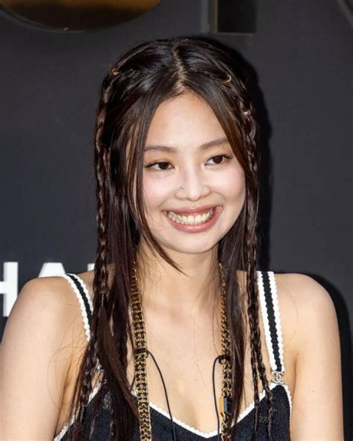 
Jennie Alexandra Height, Weight, Net Worth, Age, Birthday, Wikipedia, Who, Nationality, Biography 