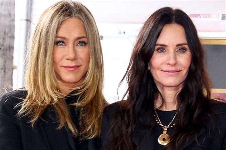 Jennifer Aniston & Courteney Cox Fighting: Will It Stop ‘Friends’ Reunion? — Report