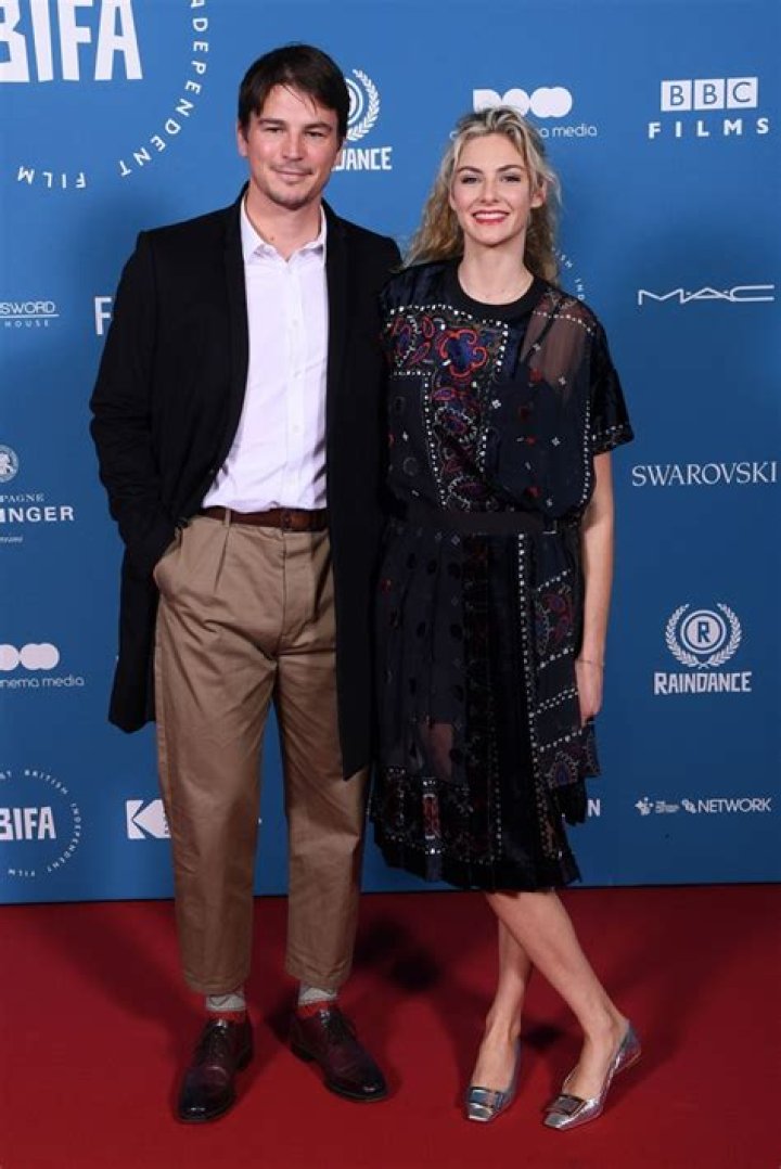 Josh Hartnett & Tamsin Egerton — See The Adorable Hollywood Couple – Hollywood Life