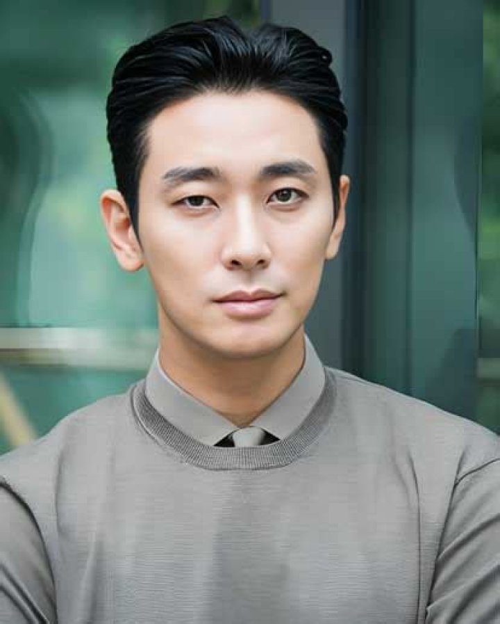 Ju Ji-hoon - Bio, Age, height, Wiki, Facts and Family