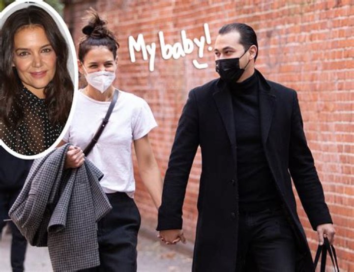 Katie Holmes Steps Out In Sweats After Major PDA Moments With New BF Emilio Vitolo Jr. — Pic