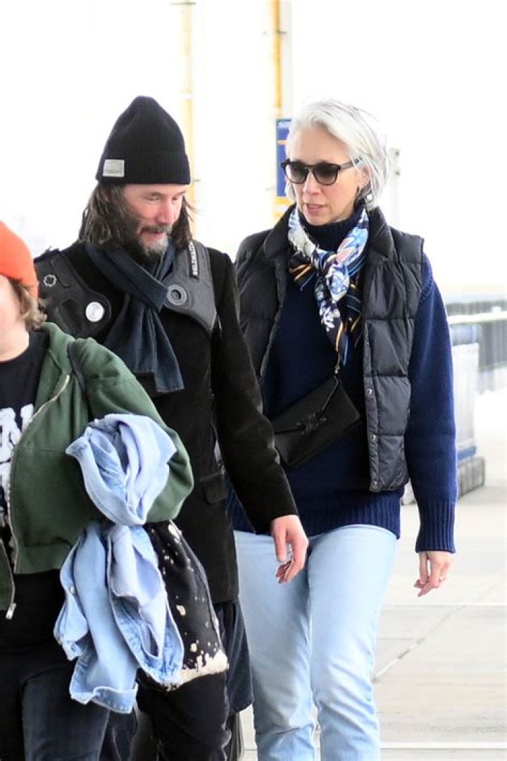 Keanu Reeves & Girlfriend Alexandra Grant Hold Hands At JFK: Photos – Hollywood Life