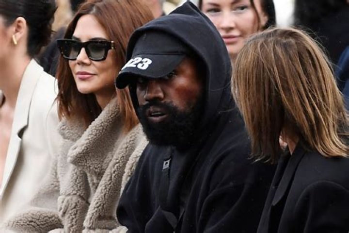 Kim Kardashian Spotted Filming ‘KUWTK’ After Kanye West Tweets About Wanting To Divorce Her