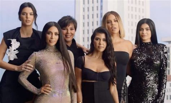 Kourtney Kardashian & Kylie Jenner Recreate Her ‘Wasted’ Song From ‘KUWTK’ – Hollywood Life