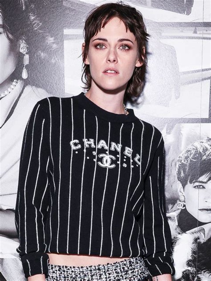 Kristen Stewart Rocks Mullet At Chanel Paris Fashion Week Show – Hollywood Life