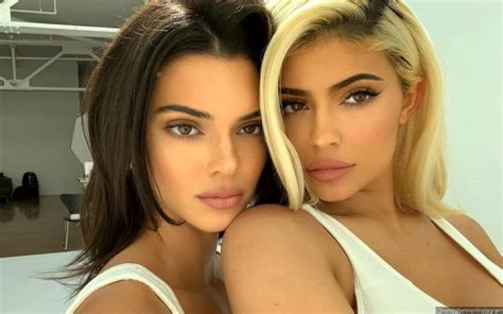 Kylie Jenner Admits She’s ‘Getting Buff’ & Shows Off Her Toned Arms – Watch