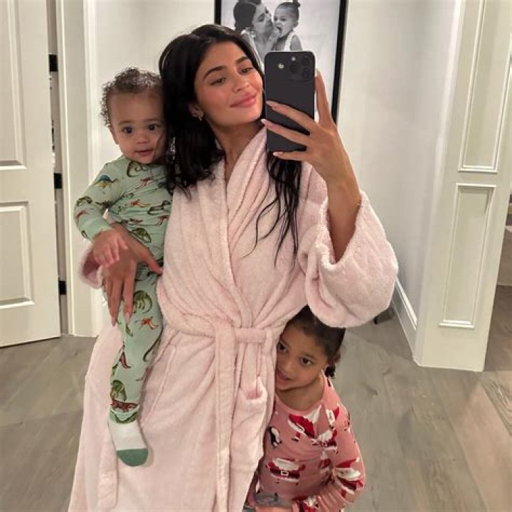 Kylie Jenner Arrives Home After Paris Trip To Adorable Message From Stormi, 2: ‘Welcome Home Mommy’
