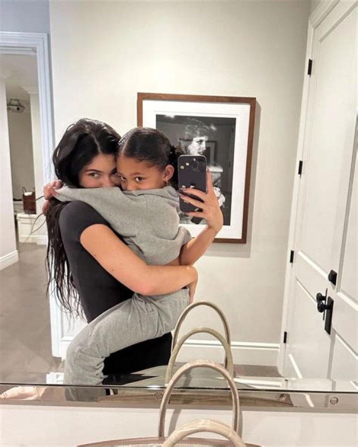 Kylie Jenner Gifts Baby Daughter Stormi With Prada Bags Worth Over $3K – Hollywood Life