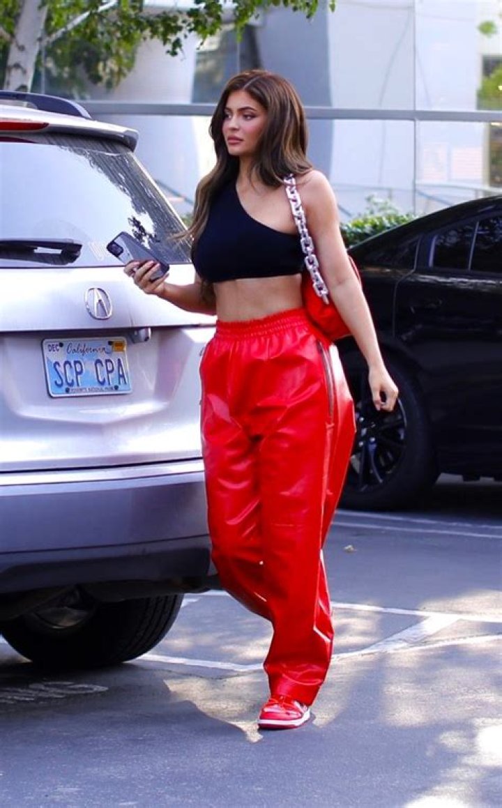 Kylie Jenner Rocks Asymmetrical Crop Top & Red Leather Pants: Photos – Hollywood Life