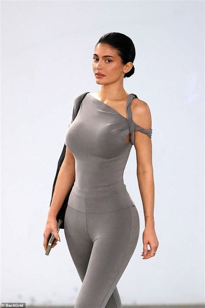 Kylie Jenner’s Sexy Bikini Pics Help Increase Vote.Org Traffic By 1500% Ahead Of 1st Debate