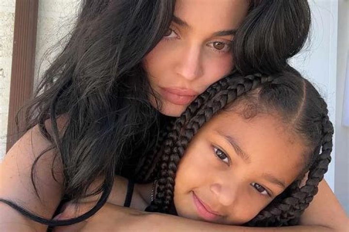Kylie Jenner Twins With Daughter Stormi In Gorgeous Blue Outfits In Italy
