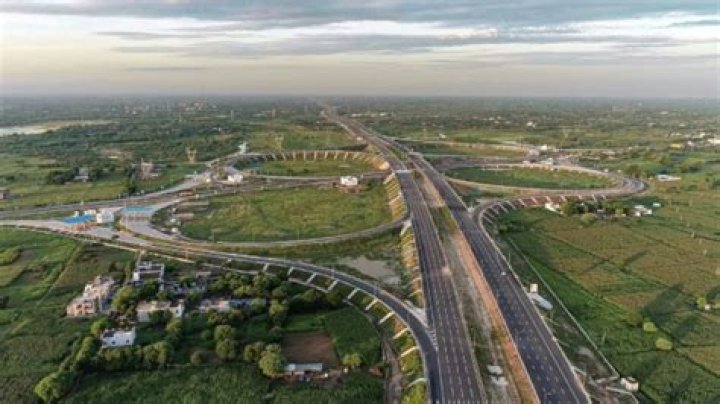 
Land acquisition for Ganga Expressway completed, 56% progress in C&G work: Officials 