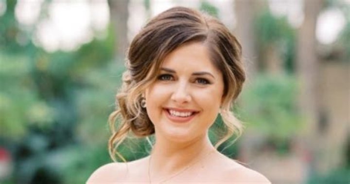 Lona Dahmen Height, Weight, Net Worth, Age, Birthday, Wikipedia, Who, Instagram, Biography