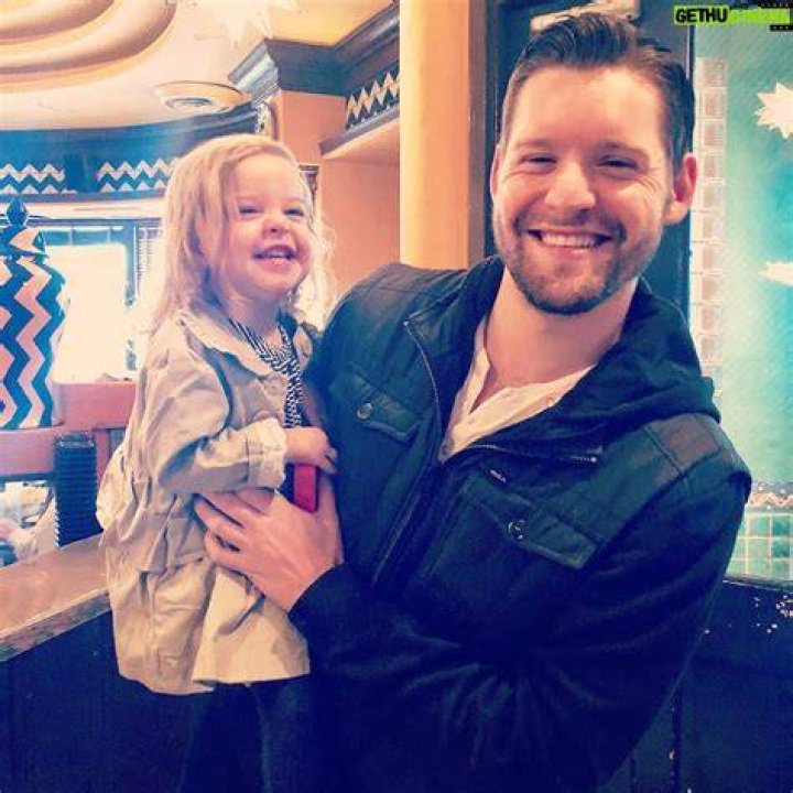 Luke Kleintank - Bio, Age, siblings, height, Wiki, Facts and Family
