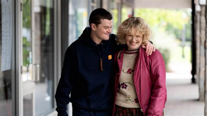 
Maxine Peake Older Sister Lisa Peake Is A Police Officer 