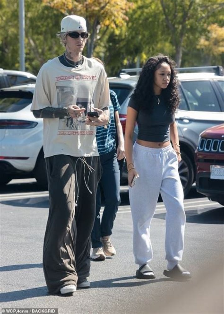 Megan Fox & Kourtney Kardashian Call MGK & Travis ‘Future Baby Daddies’ At The VMAs