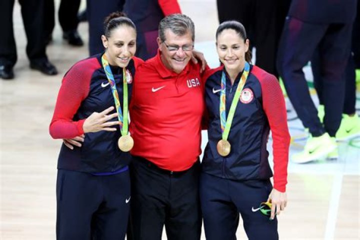 Megan Rapione Kisses Fiancee Sue Bird After Her 5th Olympic Gold Win – Hollywood Life