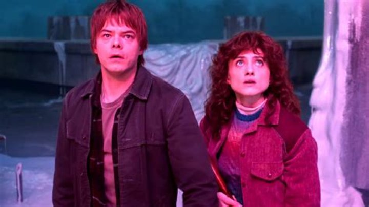 
Natalia Dyer Discussed Her Character’s Love Triangle Experience In “Stranger Things” 