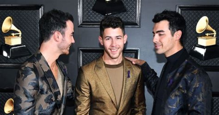 Nick Jonas Talks Having Spinach In His Teeth At Grammys — Interview – Hollywood Life