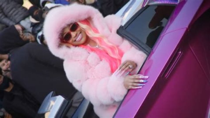 Nicki Minaj Rocks Pink Hair & Fur Coat In Epic ‘We Go Up’ Music Video – Hollywood Life