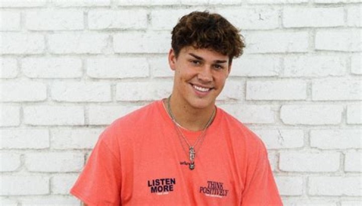 Noah Beck Height, Age and 8 Other Facts You Should Know About The TikTok Star