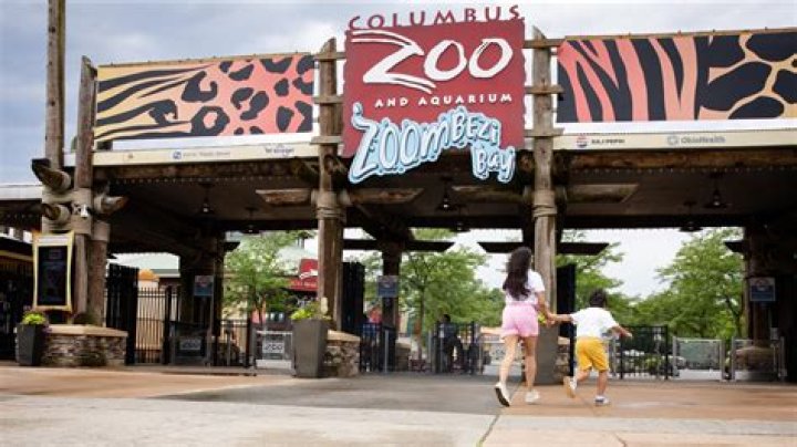 On which day Delhi zoo is closed?