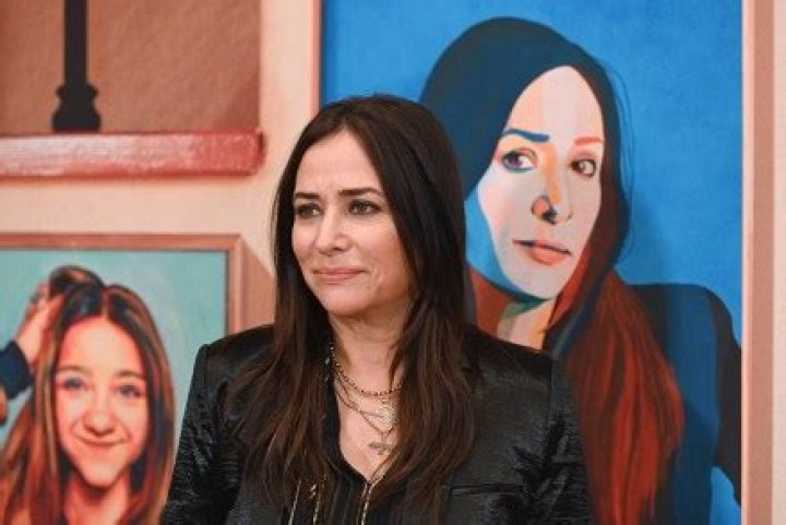 Pamela Adlon Learns Her Mom Has A Sister – Hollywood Life
