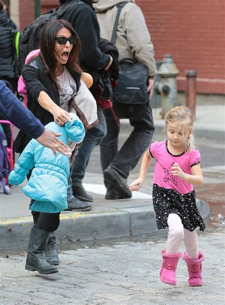 [PICS] Bethenny Frankel’s Daughter Bryn Hoppy Runs Into NYC Traffic – Hollywood Life