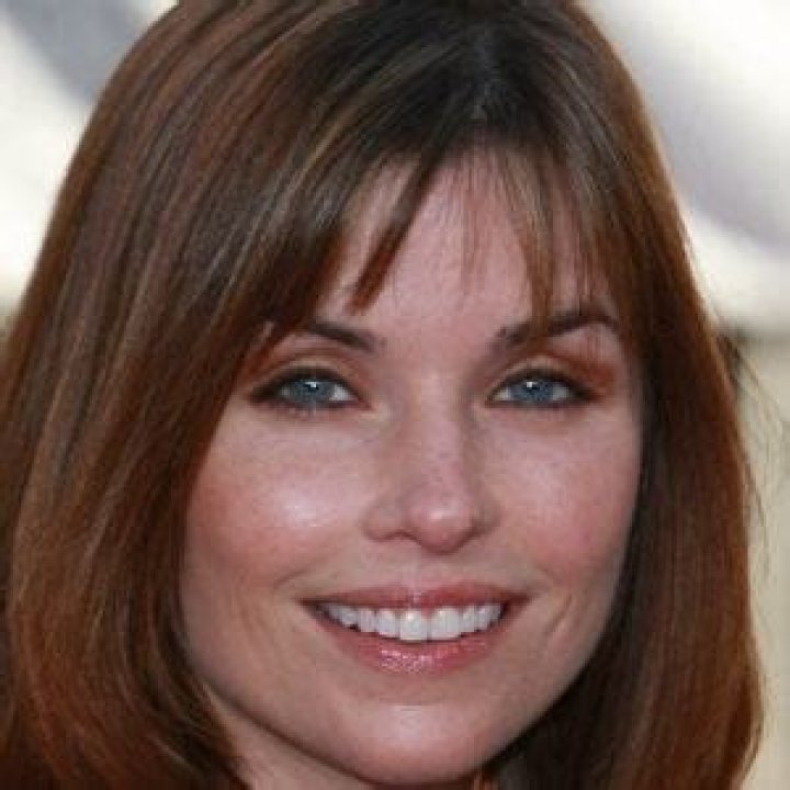 Polly Shannon - Bio, Age, Wiki, Facts and Family