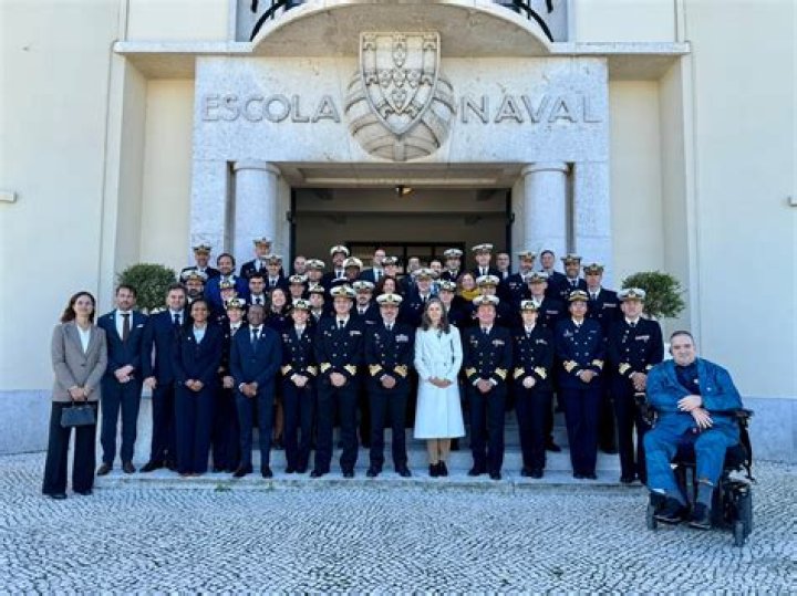 Quais os requisitos para ingressar na Escola Naval?