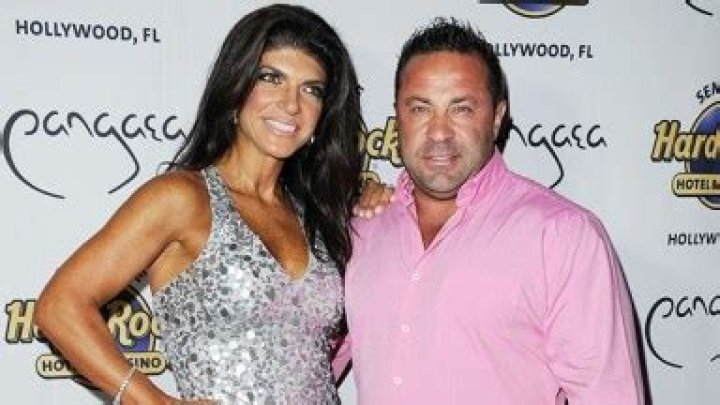 ‘RHONJ’s Joe Giudice Goes Shirtless & Pumps Up His Muscles With 50 Pushups In Quarantine 