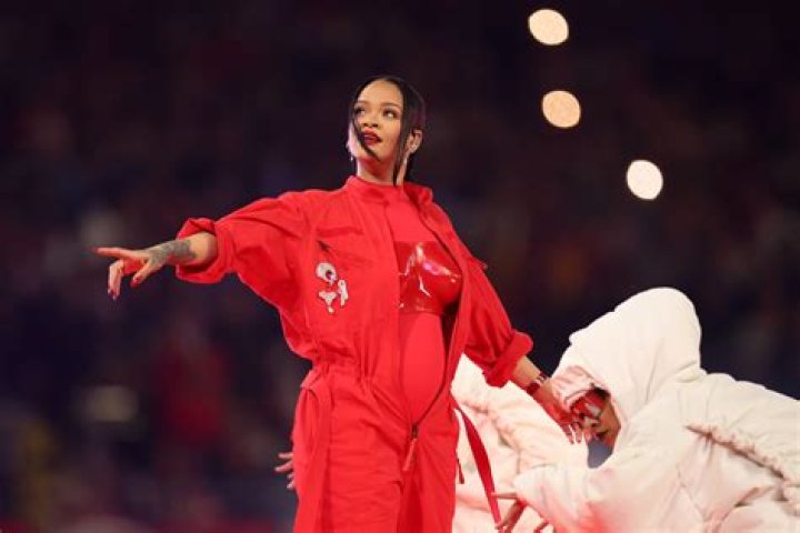 Rihanna’s Halftime Show Will Be ‘One Of The Greatest’ – Hollywood Life