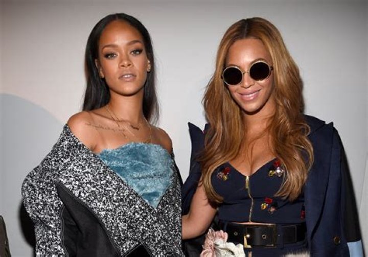 
Rihanna’s Height Revealed: Exactly How Tall is She and How Much Does She Weigh? 