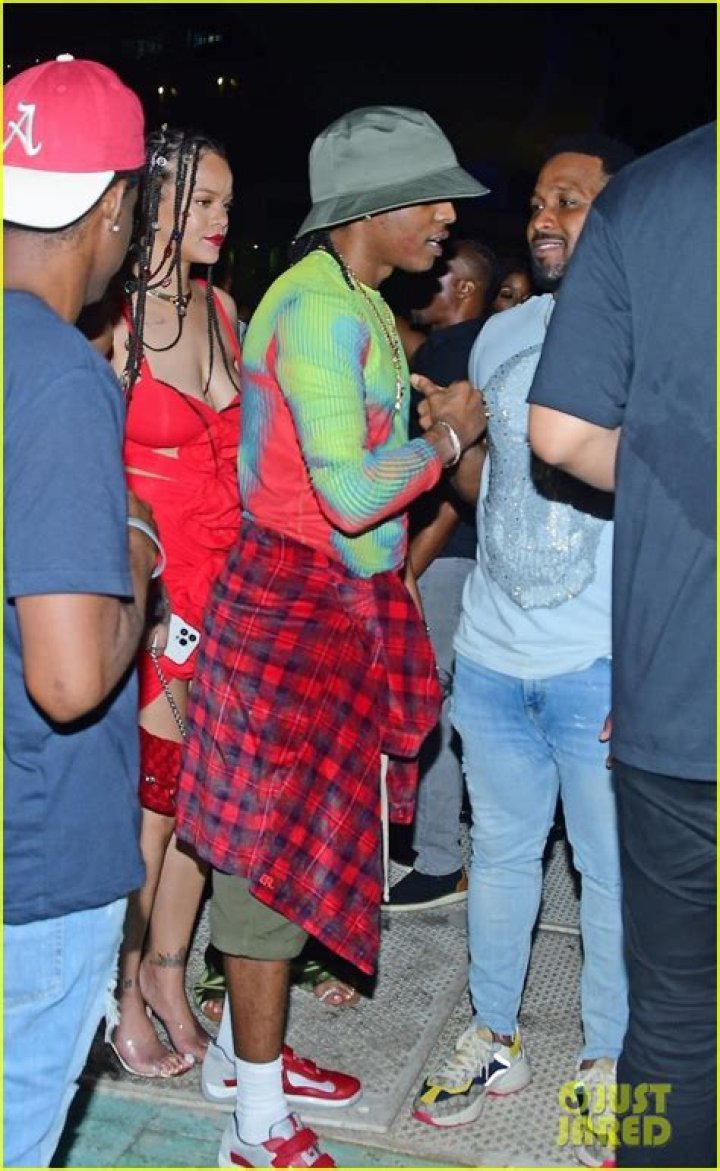 Rihanna Shocks Fan In Barbados After Surprise Meeting In ‘Random Gas Station’ – See Sweet Selfie