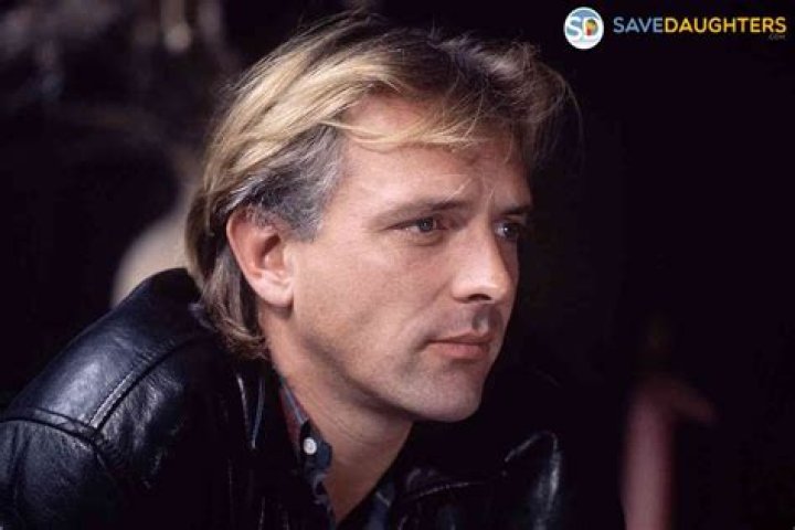 Rik Mayall Height, Weight, Net Worth, Age, Birthday, Wikipedia, Who, Nationality, Biography