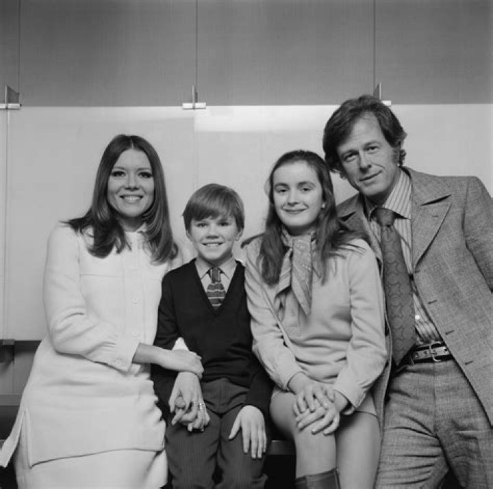 Robert Culp - Bio, Age, net worth, height, Wiki, Facts and Family