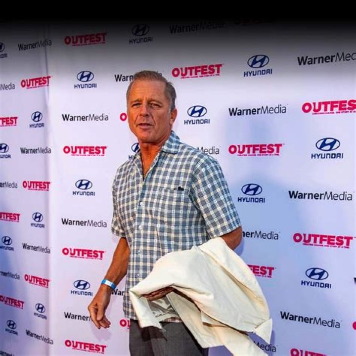 
Robert Maxfield Height, Weight, Net Worth, Age, Birthday, Wikipedia, Who, Instagram, Biography 