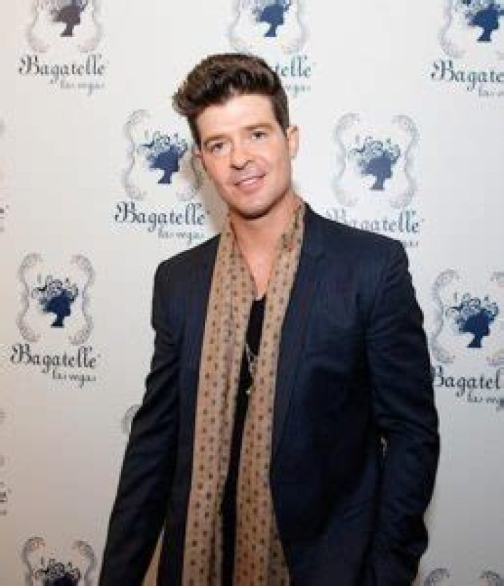 Robin Thicke Height, Weight, Age, Girlfriend, Family, Facts, Biography