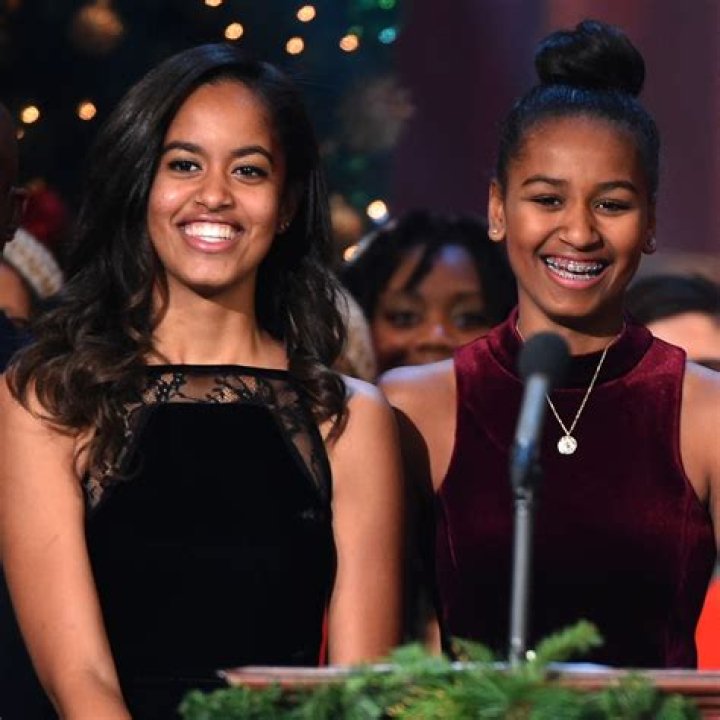 Sasha & Malia Are ‘Different’ — Here’s Why – Hollywood Life
