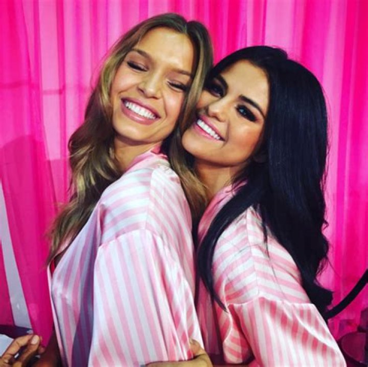 Selena Gomez Parties With Josephine Skriver At Vanity Fair Bash: Why Not Taylor Swift?