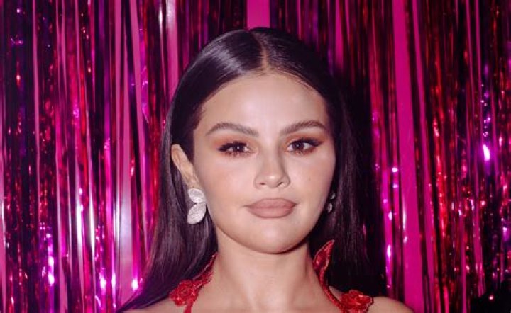 Selena Gomez Says She’s Deleting Her Instagram Account After Backlash – Hollywood Life