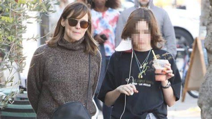 She’s As Tall As Mom Jen Garner – Hollywood Life