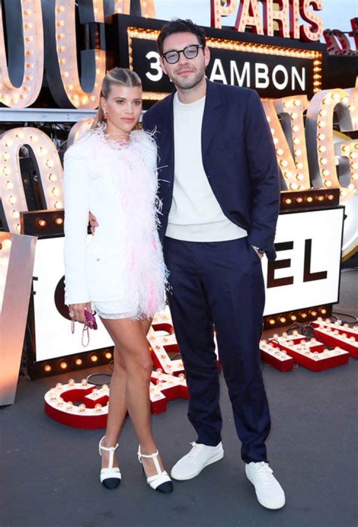 Sofia Richie In White Chanel Suit With Husband At Cruise Show: Photos – Hollywood Life