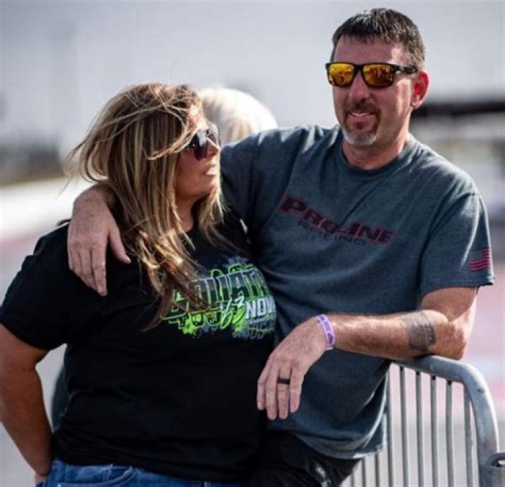 
Street Outlaws Star Daddy Dave Wife Cassi Comstock Has Her Own Business 