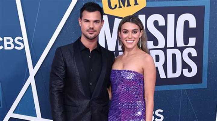 Taylor Lautner’s fiancée Admits She Had A Crush On Robert Pattinson – Hollywood Life