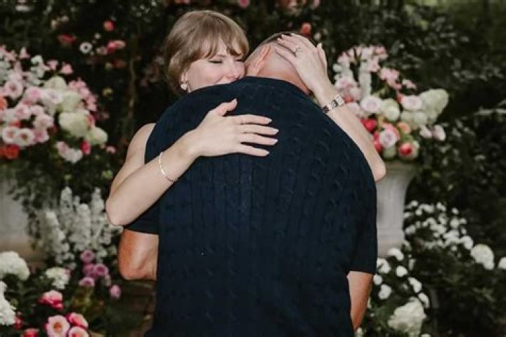 Taylor Swift Reveals When She & Travis Kelce Became a Couple – Hollywood Life
