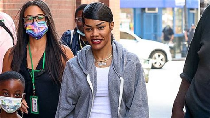 Teyana Taylor Wows In White Tank Top & Daisy Dukes While In NYC – Hollywood Life