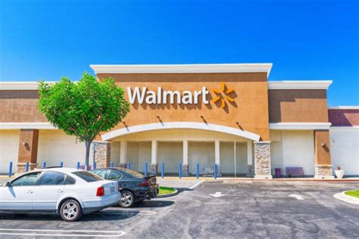 The 6 Best Times to Shop at Walmart, According to Experts