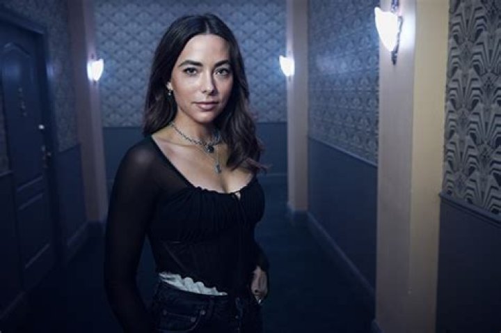 ‘The Watchful Eye’ Stars On Elena, The Big Mystery & More (Exclusive) – Hollywood Life
