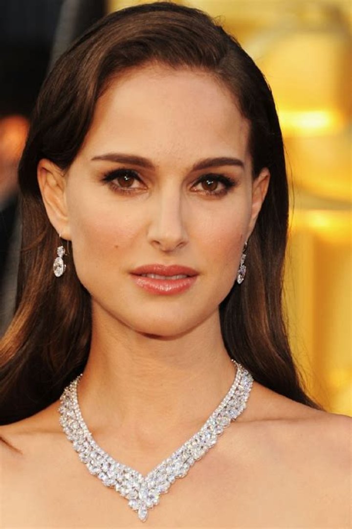 
The World of Liza Height, Weight, Net Worth, Age, Birthday, Wikipedia, Who, Nationality, Biography 